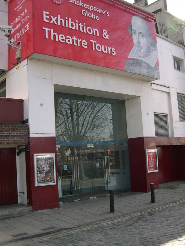 entrée du  théâtre