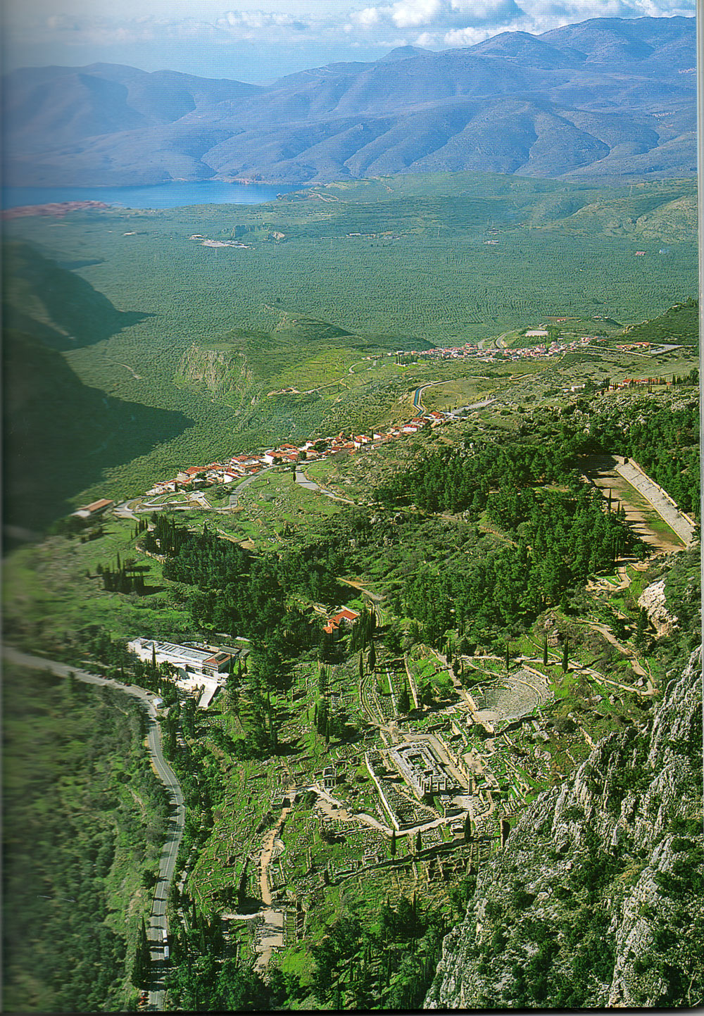 vue du site archéologique à l'Ouest de Castldie prise du N-E