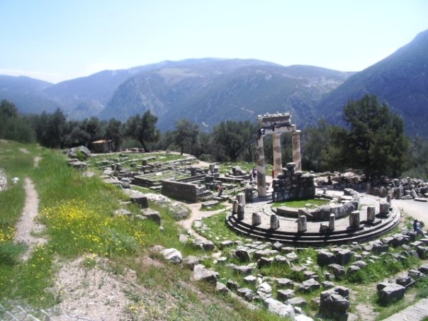 delphes sanctuaire d' Athena pronaia